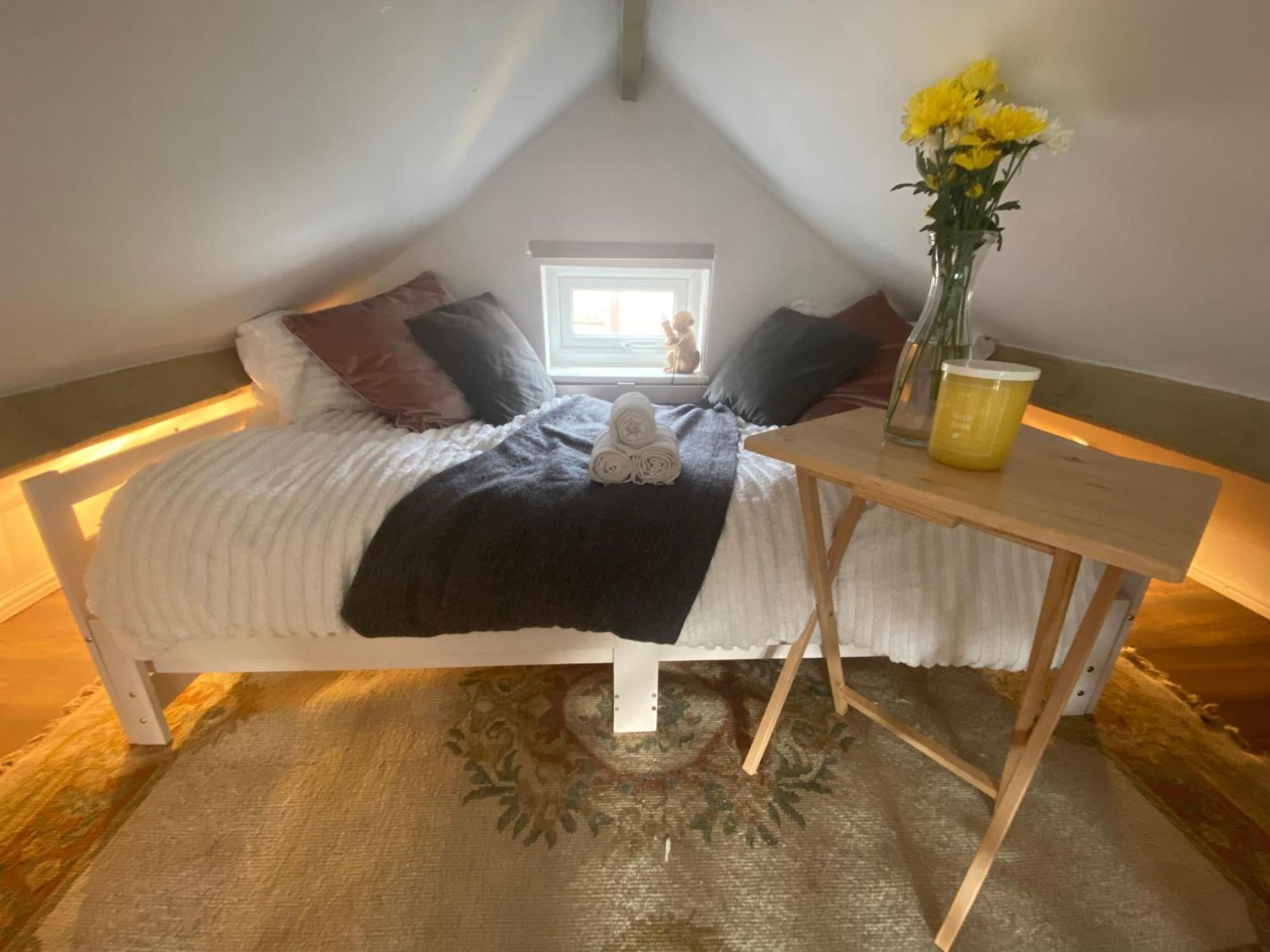 Cosy Cart Shed Hotel Ившам Екстериор снимка